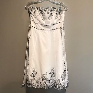 Beautiful Black/White cotton Dress w/floral design